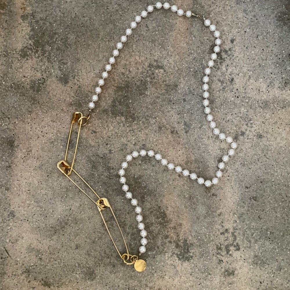 TOM BINNS PEARL AND SAFETY PIN NECKLACE